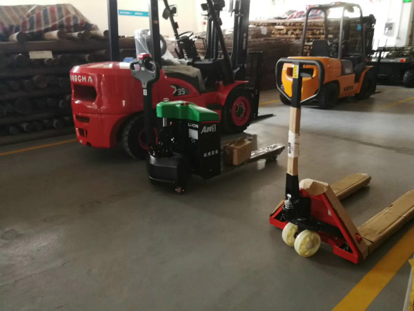 怎么操作叉車才安全？這些危險要規(guī)避！