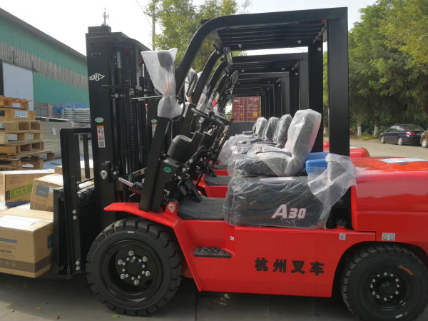 叉車轉(zhuǎn)向沉重？叫你這些方法排除！